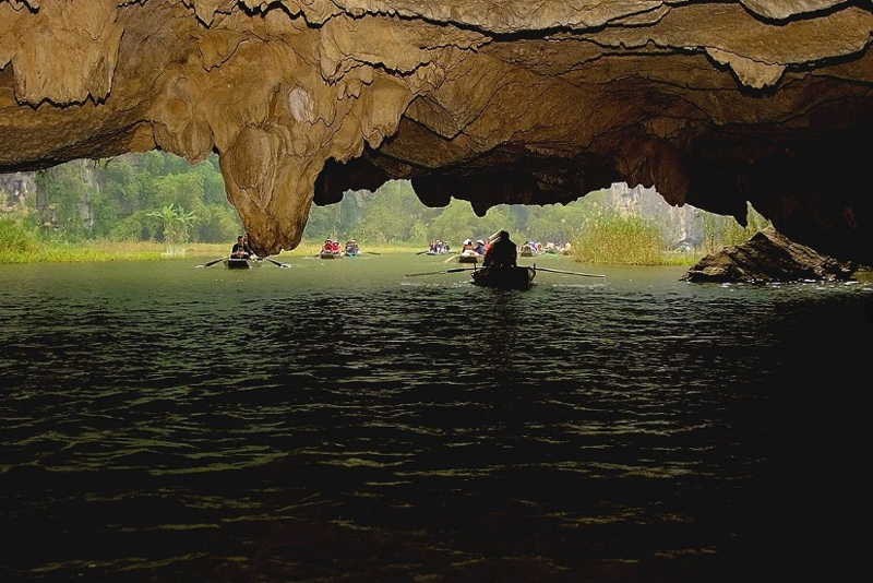 A-grotto-in-Tam-Coc-river