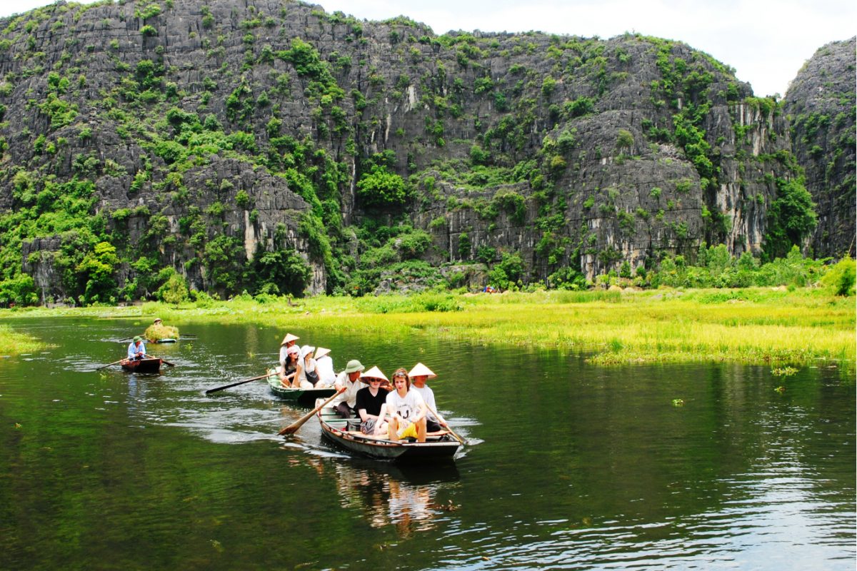 Boat-tours-on-the-Tam-Coc-river
