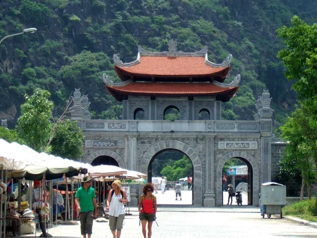 Private Tour Hoa Lu Tam Coc Mua Cave