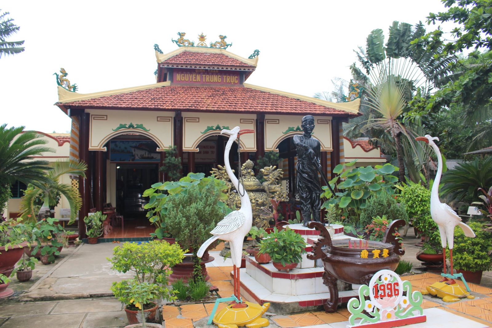 LAND-TOUR-3-THAM-QUAN-CA-DAO-NAM-DONG-BAC-DAO-LAND-TOUR-3-SIGHTSEEING-SOUTH-NORTH-TOGETHER-12 LAND TOUR 3 THAM QUAN CA DAO NAM DONG BAC DAO LAND TOUR 3 SIGHTSEEING SOUTH NORTH TOGETHER 12