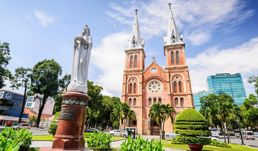 Notre Dame Cathedral Basilica of Saigon 1