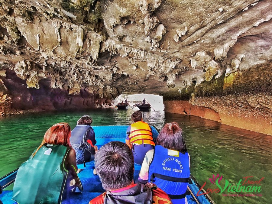 bamboo boat ha long bay