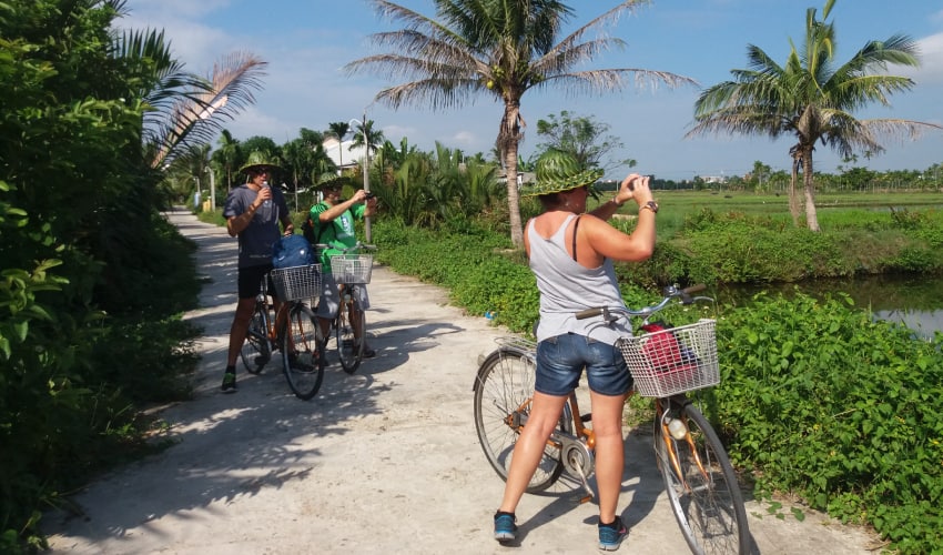 rent a bike to tra que village