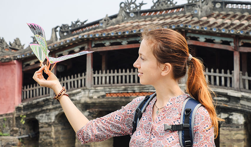 tourist in hoi an city tour